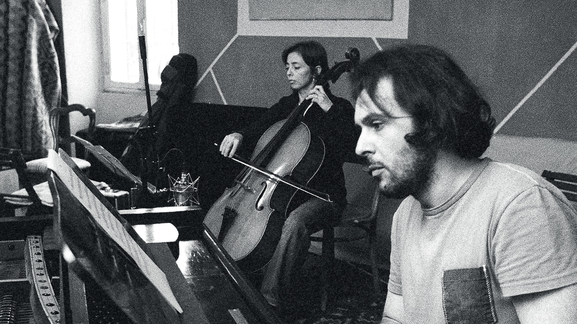 Ezio Bosso: Postcards from Far Away. Fotografie di Alex Astegiano (6 giugno – 6 luglio 2024)